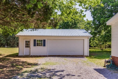 2376 Hunter Bills Rd, Lewisburg, TN 37091 - photo 2