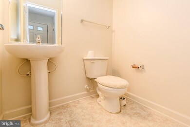 5037 Kimi Gray Ct SE, Washington, DC 20019 - photo 4