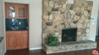 Fireplace & Wet Bar