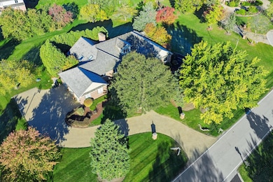 510 W Lancaster Ct, Inverness, IL 60010 - photo 2