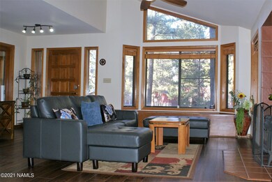 03_front living_1