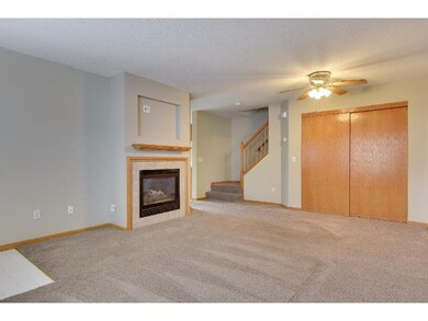 Great sized living room for entertaining family an