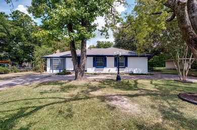 2004 Franklin St, Bonham, TX 75418 - photo 3