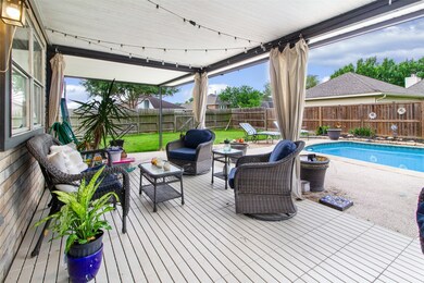 2724 Holly Springs Dr, Pearland, TX 77584 - photo 2