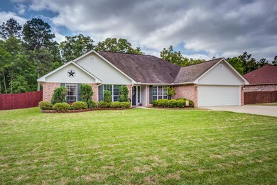 285 Hunters Glen Dr, Lufkin, TX 75904 - photo 2