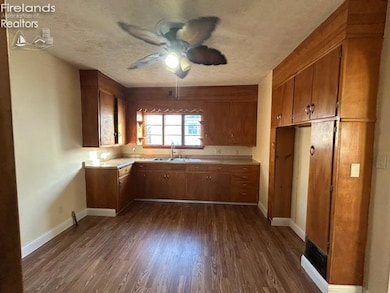 317 Dale Ave, Willard, OH 44890 - photo 2