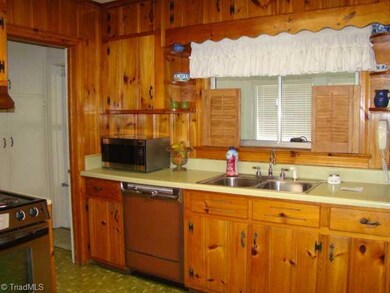 711 Britt Ave, Asheboro, NC 27203 - photo 5