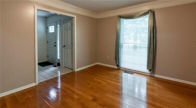Bright and light dining room for all your entertai
