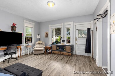 1523 Broadway Ave NW, Grand Rapids, MI 49504 - photo 4