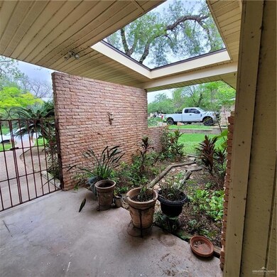 1005 W 9th St, Weslaco, TX 78596 - photo 4