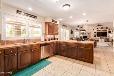Kitchen to Family Rm