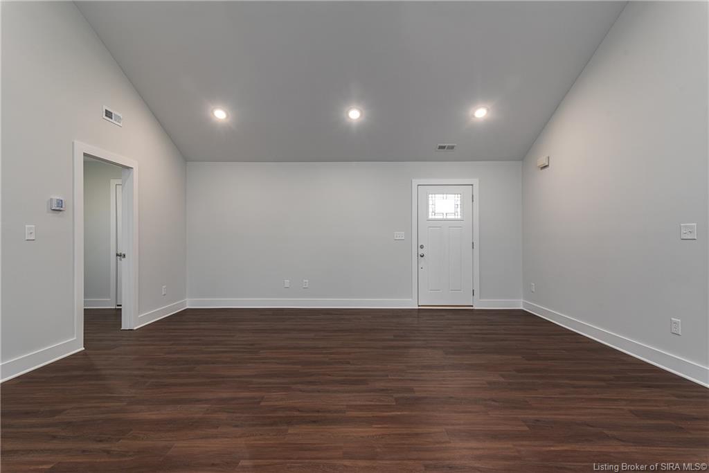 301 Myrtle St, Jeffersonville, IN 47130 - photo 5