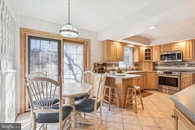 12417 Goldfinch Ct, Potomac, MD 20854 - photo 5