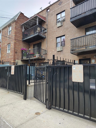 5609 van Cleef St, Flushing, NY 11368 - photo 2