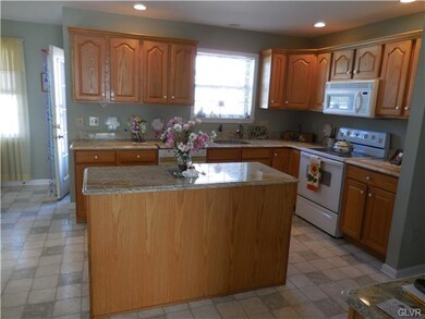 2805 English Ln, Whitehall, PA 18052 - photo 5