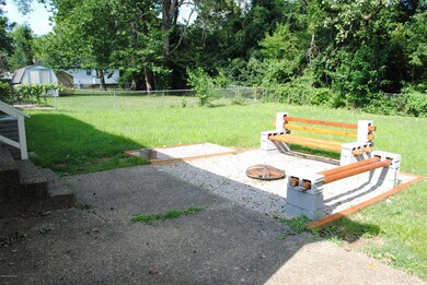 8207 Cortland Dr, Louisville, KY 40228 - photo 3