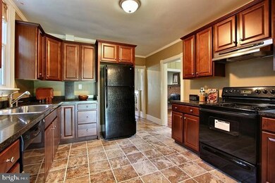 332 S Market Ave, Mount Joy, PA 17552 - photo 2