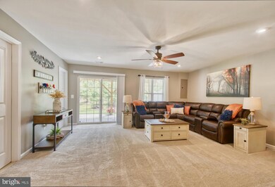 7421 Cedarwood Grove Ln, Manassas, VA 20109 - photo 5