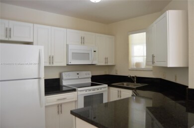 18340 NW 68th Ave unit K, Hialeah, FL 33015 - photo 4