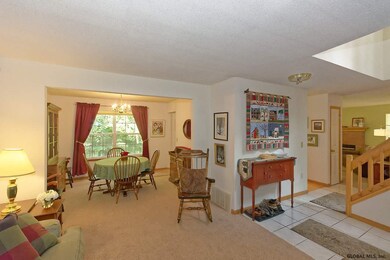 38 Huntwood Dr, Clifton Park, NY 12065 - photo 5