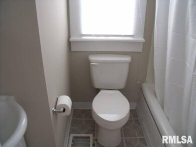 1915 W Locust St, Davenport, IA 52804 - photo 6