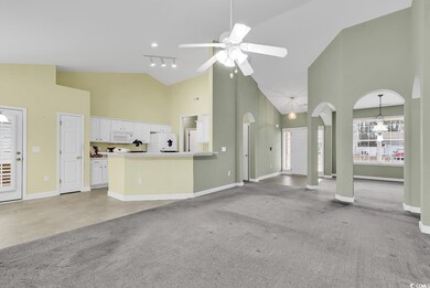 Unfurnished living room with rail lighting, light 