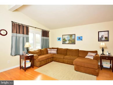 445 Lyndhurst Dr, Broomall, PA 19008 - photo 3