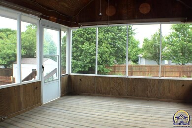 7715 SW 27th St, Topeka, KS 66614 - photo 4