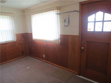 Entry/Foyer.