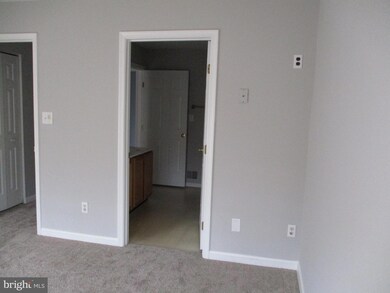 1850 Tiger Lily Cir unit 16, Woodbridge, VA 22192 - photo 2