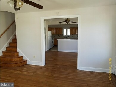 32 Maple Ave, Upper Darby, PA 19082 - photo 2