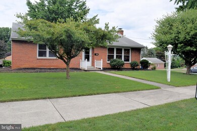 847 E Maple St, Palmyra, PA 17078 - photo 2