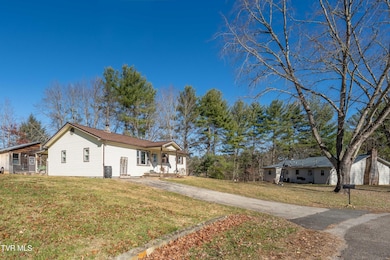 626 Hospital Hill Rd, Mountain City, TN 37683 - photo 2