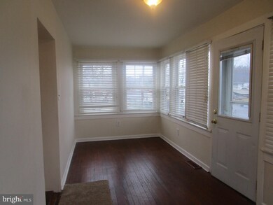 8 Broad St, Deepwater, NJ 08023 - photo 4