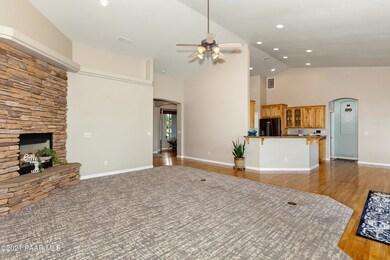 007_Living Room