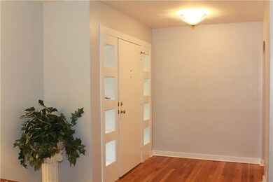 Foyer - Home offering a versatile floor plan and r