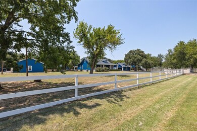 520 Granbury Ct, Granbury, TX 76049 - photo 2