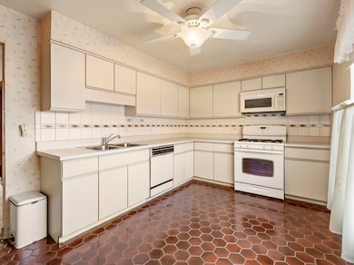 3411 Golfview Dr, Hazel Crest, IL 60429 - photo 6