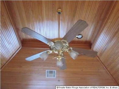 Den ceiling with beautiful wood design