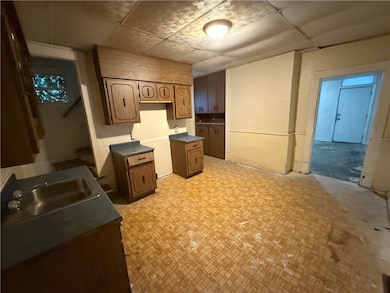 216 S 7th St, Jeannette, PA 15644 - photo 6