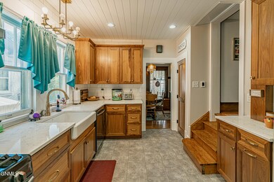 812N6thSt_00012