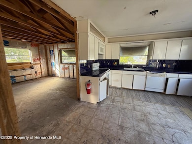 7154 Algonquin St, Weeki Wachee, FL 34607 - photo 7