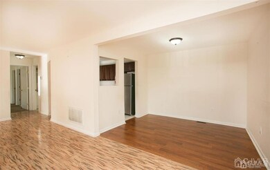 103 Michaels Ct, Woodbridge, NJ 07095 - photo 4