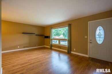 1504 Lakewood Dr, Bettendorf, IA 52722 - photo 3