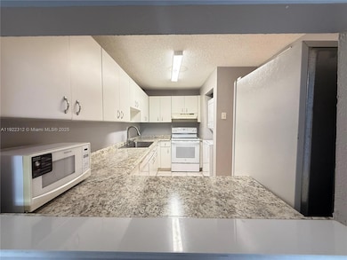 Samari Lake unit 2424, Hialeah, FL 33016 - photo 5