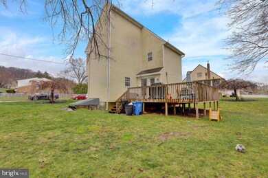 3828 Raymond St, Reading, PA 19605 - photo 4