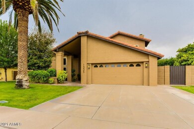 1335 E Louis Way