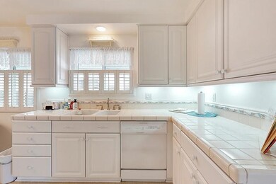 13339-Sproule-Ave ktchn 4
