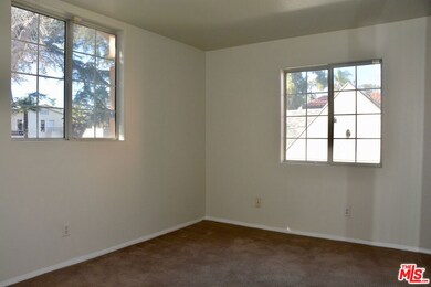 548 N Windsor Blvd, Los Angeles, CA 90004 - photo 5