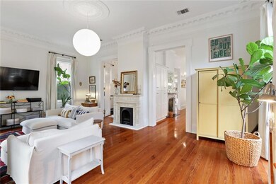 Entry/Living room
